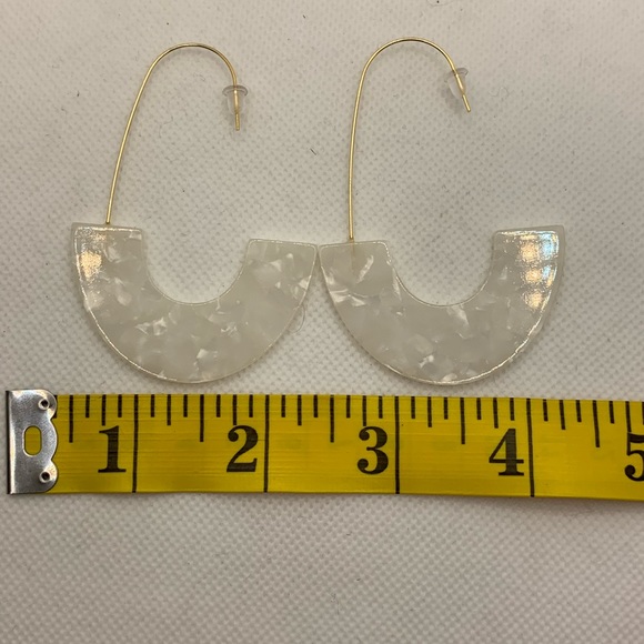 🎉 3 for $25 Pearlescent White Open Statement Earrings w/Hook Type Backing NWOT - Picture 7 of 7